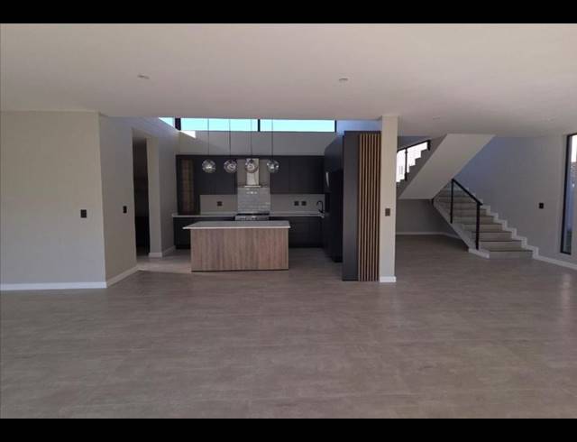 4 BEDROOM HOUSE FOR SALE IN MIDSTREAM HEIGHTS